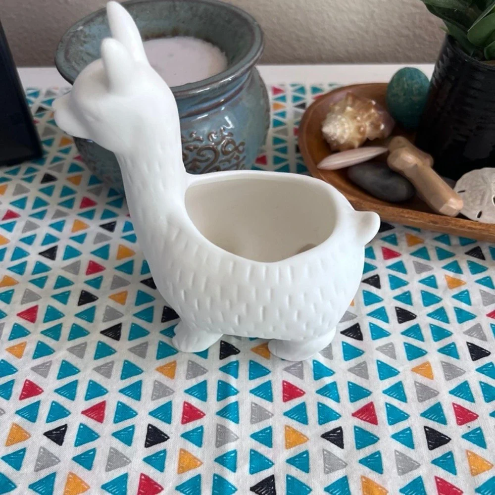 Kikkerland White Ceramic Llama Planter‎ Succulent Pot Animal Figurine